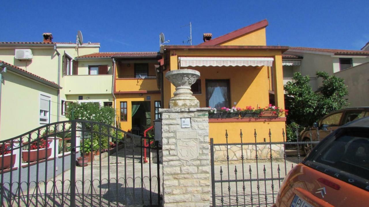 Apartmani Petunia Fažana Zewnętrze zdjęcie